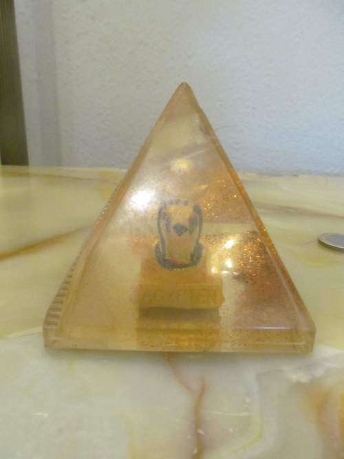 GLITTERED !! Vintage Clear Acrylic Egytpian Pyramid Figurine Pen Stand Containing Horus