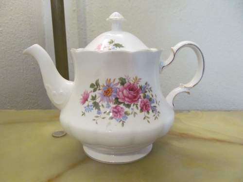QUEEN ANNE !! Large Vintage Queen Anne Bone China Teapot - Serenade Pattern 8597