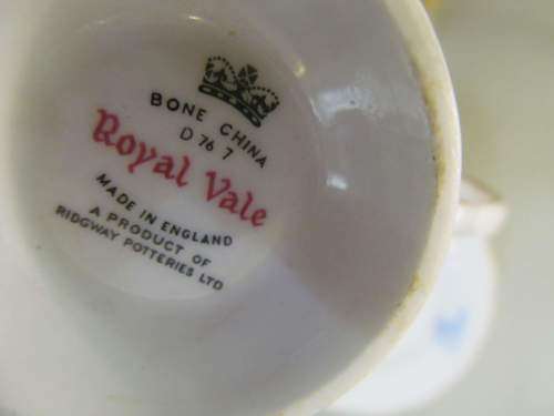 ROYAL VALE 2 !! Vintage 1959-1964 Royal Vale Fine Porcelain Country Cottage Tea Trio