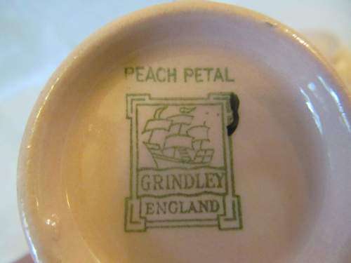PETALWARE !! Vintage 1950's Lot/Set of Grindley Fine Porcelain Peach Petal Creamer & Sugar Bowl