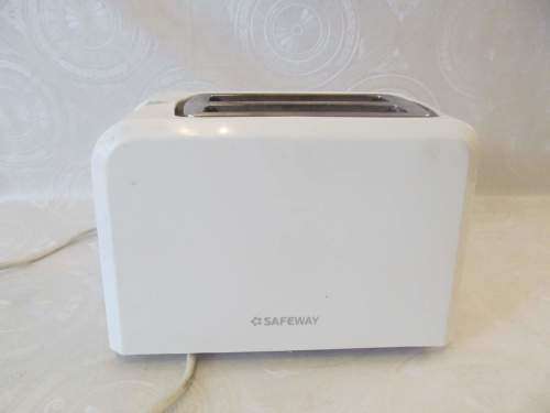 SAFEWAY !! Contemporary Safeway 2-Slice White Toaster Model SBCC226W