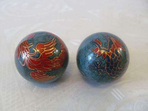 CLOISONNE !! Vintage Pair of Chinese Cloisonne Baoding Musical Balls in Original Case