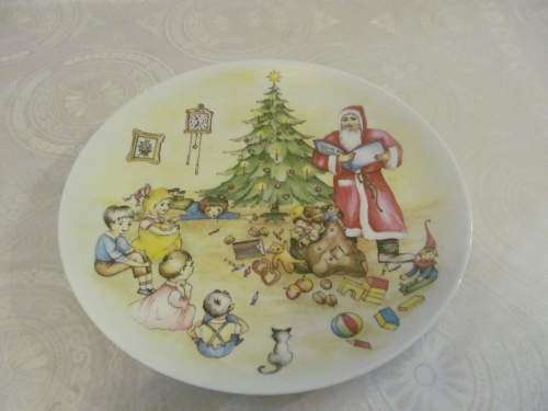 ARZBERG !! Vintage Decorative German Fine Porcelain Arzberg Christmas Themed Plate