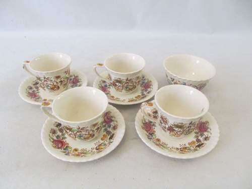 JOHNSON BROS !! Vintage 1935-1950 Johnson Bros Windsor Ware Porcelain Lot/Part Set - Garden Bouquet