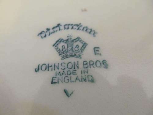 JOHNSON BROS !! Vintage 1930's Lot of 5 Identical Victorian Johnson Bros Porcelain Dinner Plates