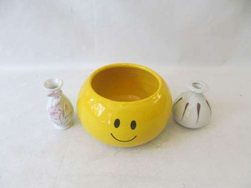 CERAMICA !! Lot of Ceramic Smiley Face Planter etc & 2 Ceramic Floral Vases