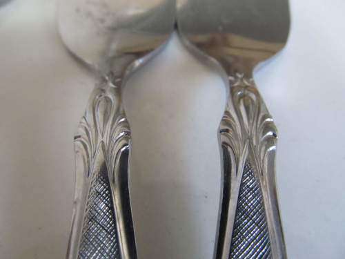 EETRITE !! Vintage Lot of 2 Eetrite Stainless Dinner Forks & 2 Others - Peeress Handle Design