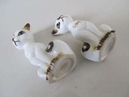 CATS !! Vintage Lot/Set of Ceramic Feline Figurine Salt and Pepper Shakers