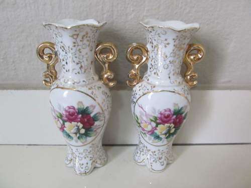 CAPRI !! Vintage Lot/Set of 2 Identical Hand Painted Fine Porcelain Vases