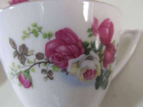 ROSES !! Vintage Lot of 4 Identical Fine Porcelain Teacups - Rose Patterning