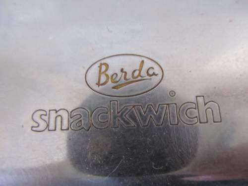 BERDA !! Vintage Berda Manufacturing Ltd Silver Metal Snackwich Maker - Functional
