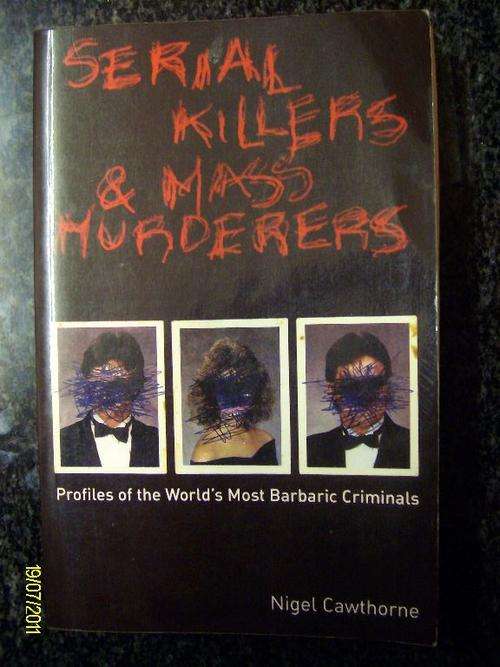 Serial Killers & Mass Murderers - Nigel Cawthorne