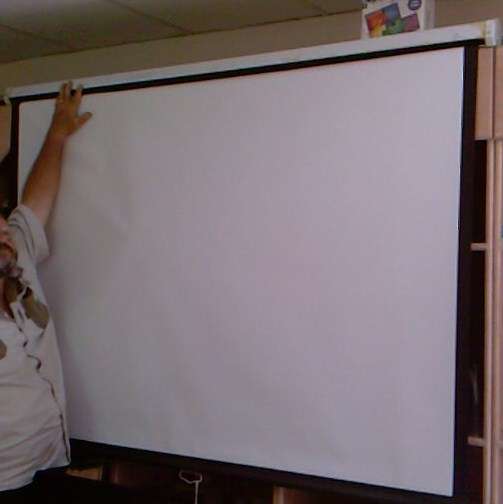PROJECTOR SCREEN