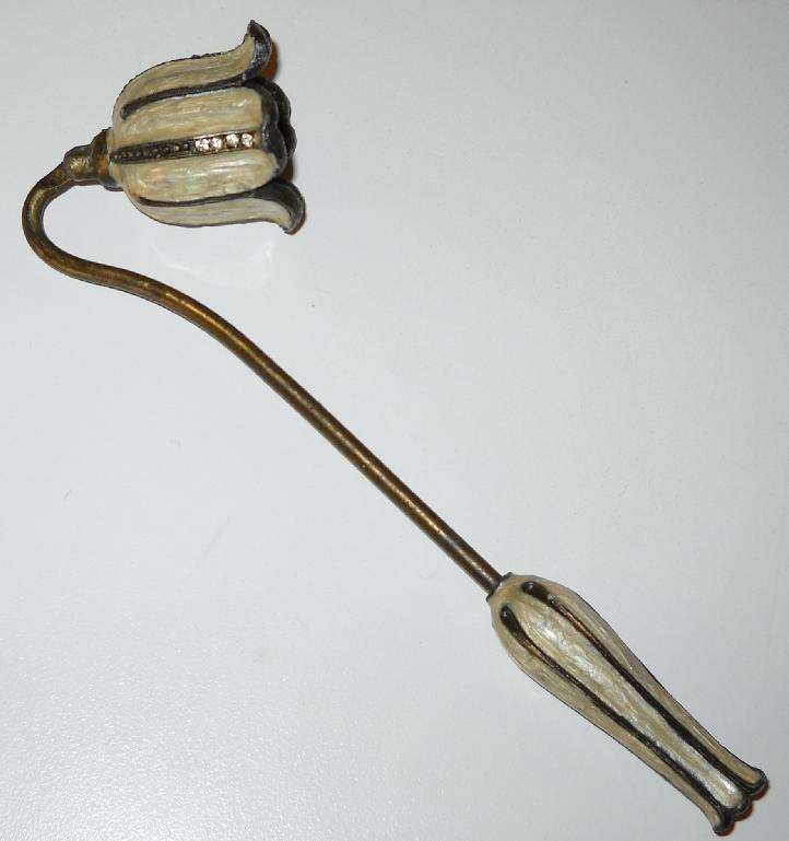 VINTAGE  CANDLE SNUFFER