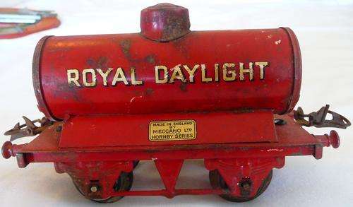 HORNBY SERIES - ROYAL DAYLIGHT OIL TANK WAGON - MECCANO LTD - R1 START!!! NO RESERVE!!!