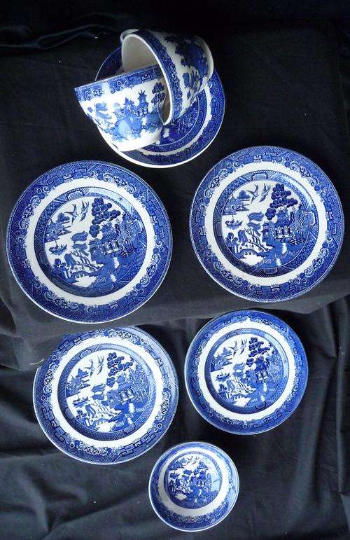 ASSORTMENT OF BLUE WILLOW PLATES - JOHNSON BROTHERS. ENGLAND ***R1*** NO RESERVE!!!
