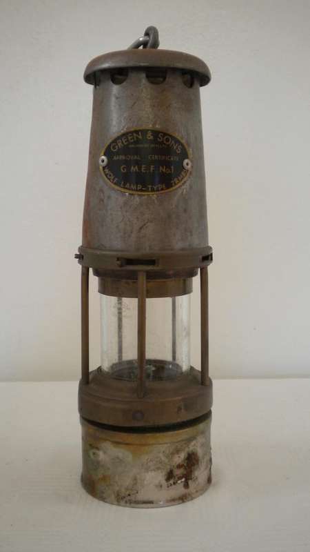 VINTAGE GREEN & SON'S WOLF LAMP!!