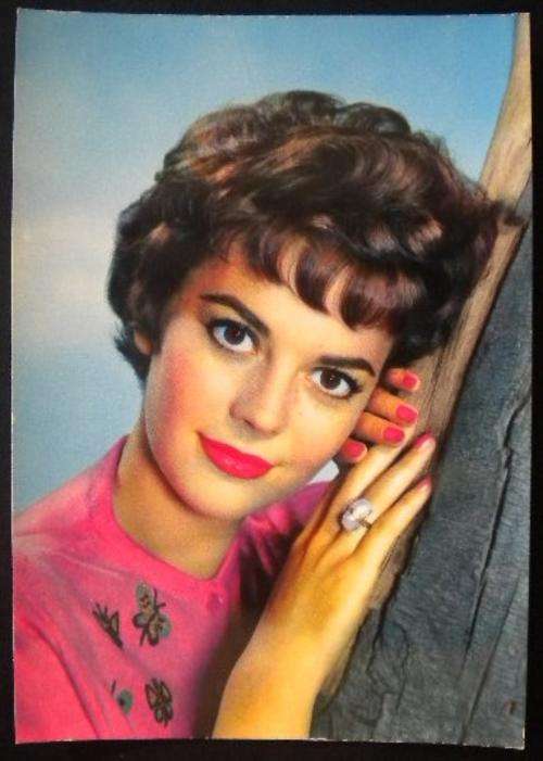 POSTCARD - NATALIE WOOD (USED)!!