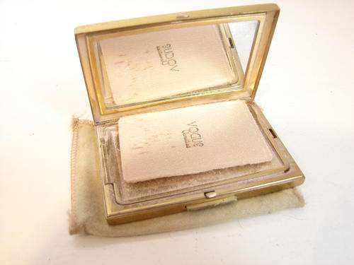 VOGUE VANITIES POWDER COMPACT!!