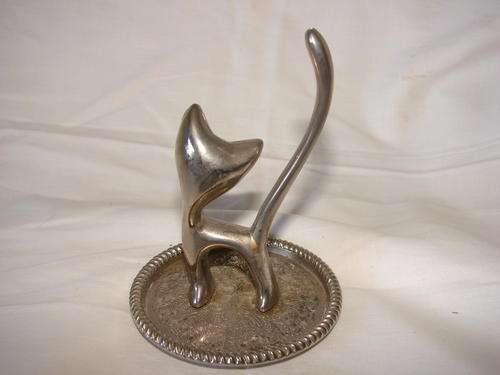 CAT RING TIDY!