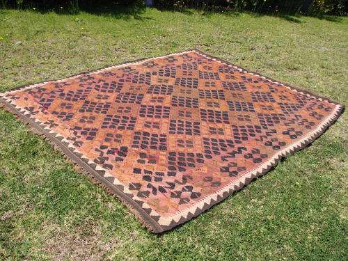 LARGE CARPET!!