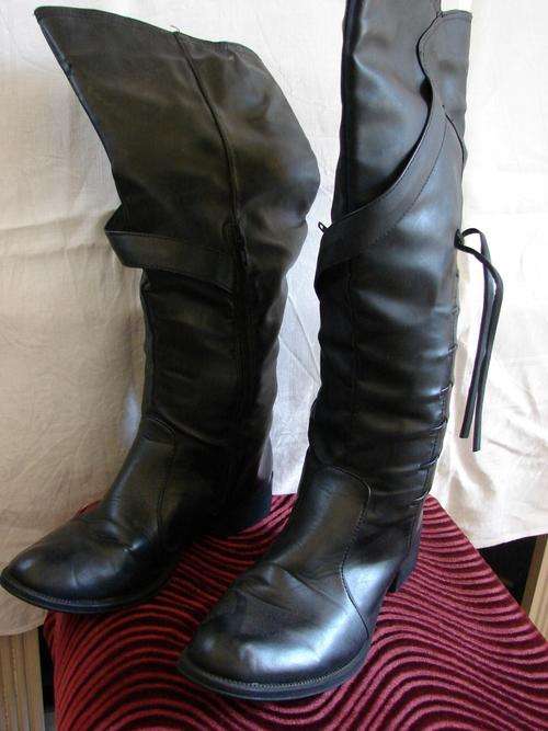 NICE PAIR OF BOOTS !!!!