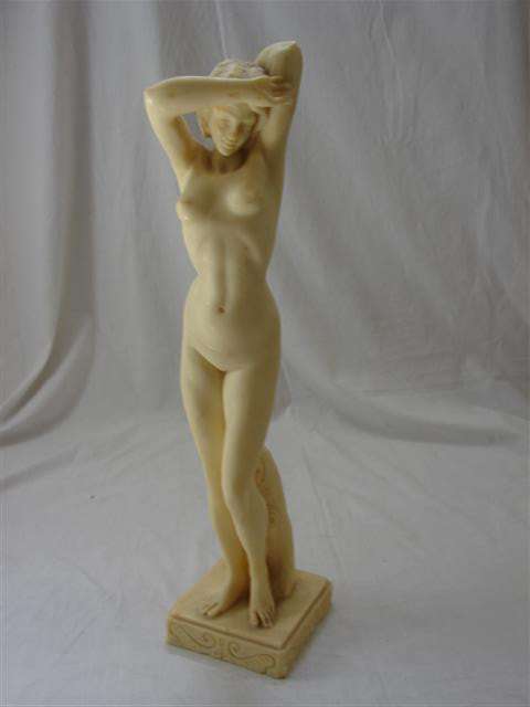 CLASSICAL MAIDEN STATUETTE !!