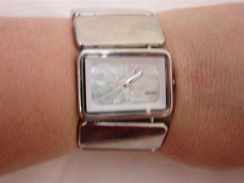 NIXON- SHINE ON- LADIES' WATCH ( THE VEGA SS )