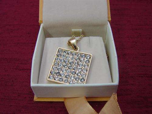 GOLD TONE CHAIN WITH SQUARE DIAMANTE PENDANT !!