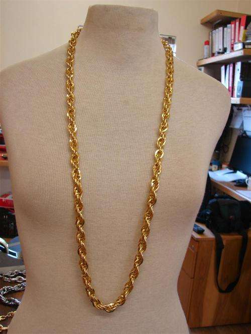 Large gold tone cHUNKY chain -