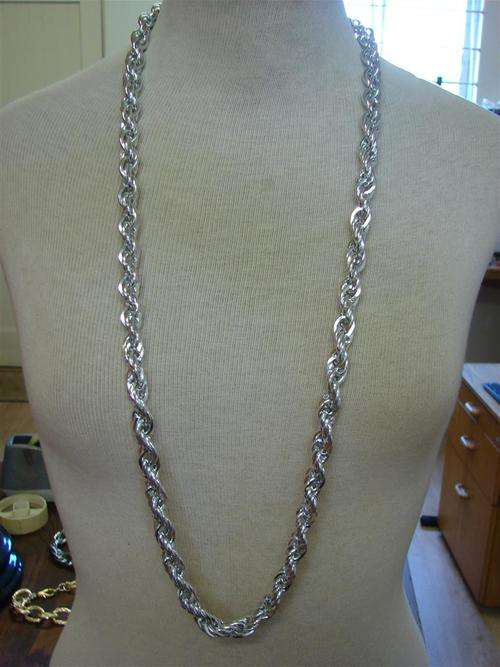 LARGE CHUNKY SILVER TONE CHAIN