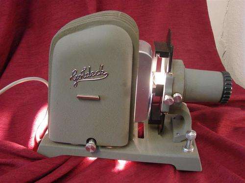 VINTAGE GOLDECK SLIDE PROJECTOR