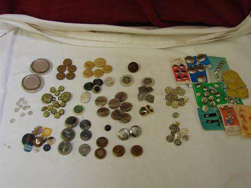 Large lot vintage and Retro Buttons