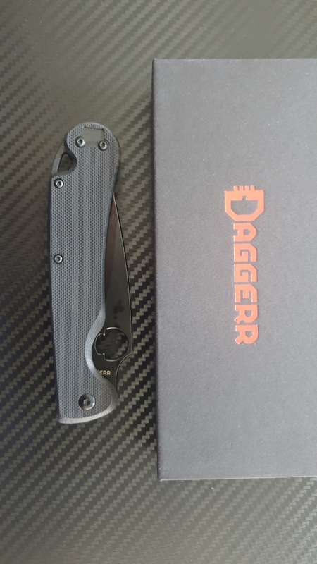 Russian Daggerr Sting folding  knife black plain blade