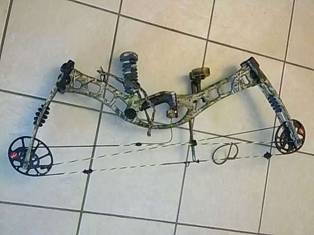 2010 Hoyt Powerhawk compound bow RH 27-30"  60-70lbs with accessories