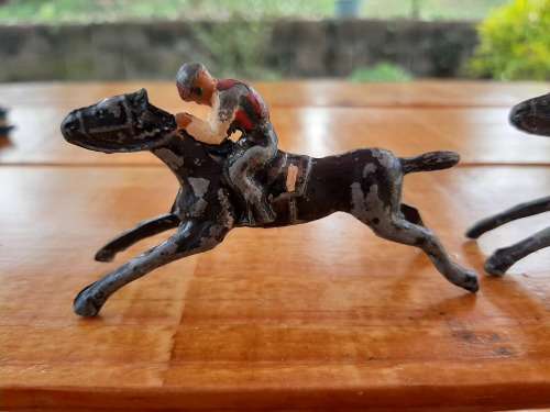 5 race horse metal