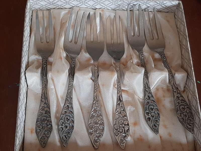6 Chroom plated cake  forks