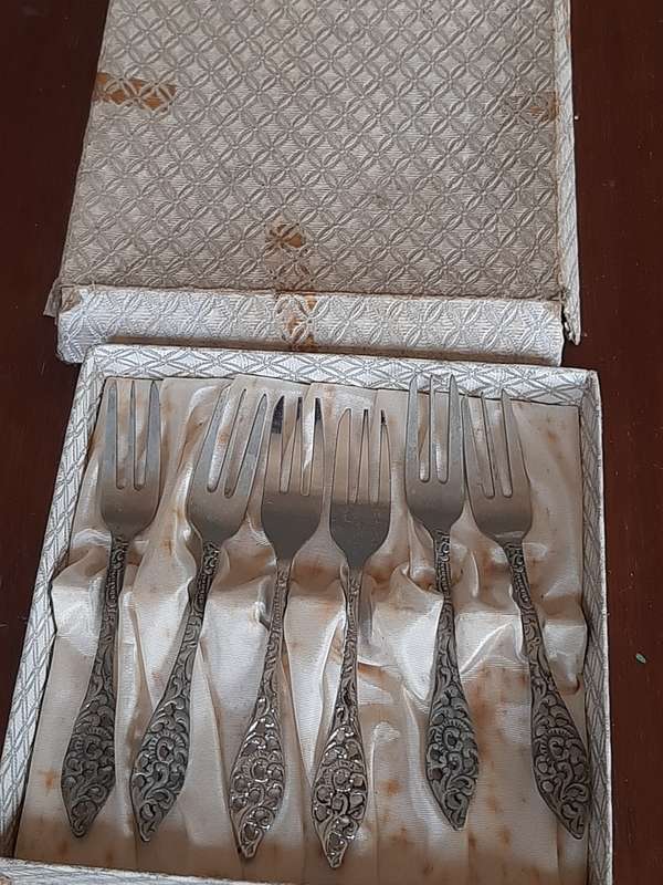 6 Chroom plated cake  forks