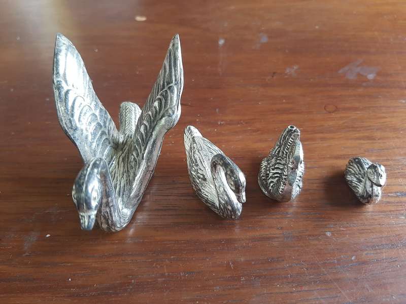 4 x metal swans