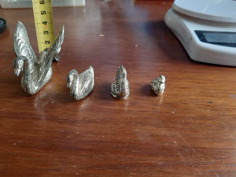 4 x metal swans