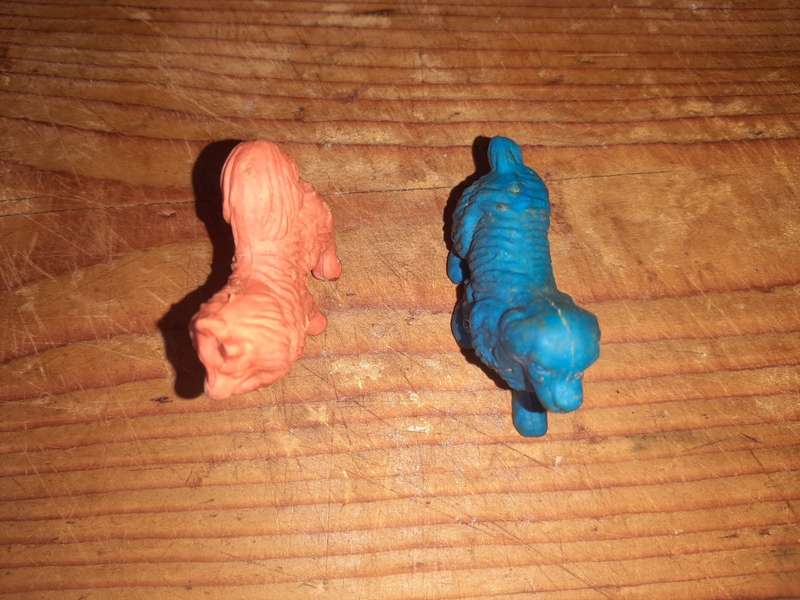 2 erasers Dogs