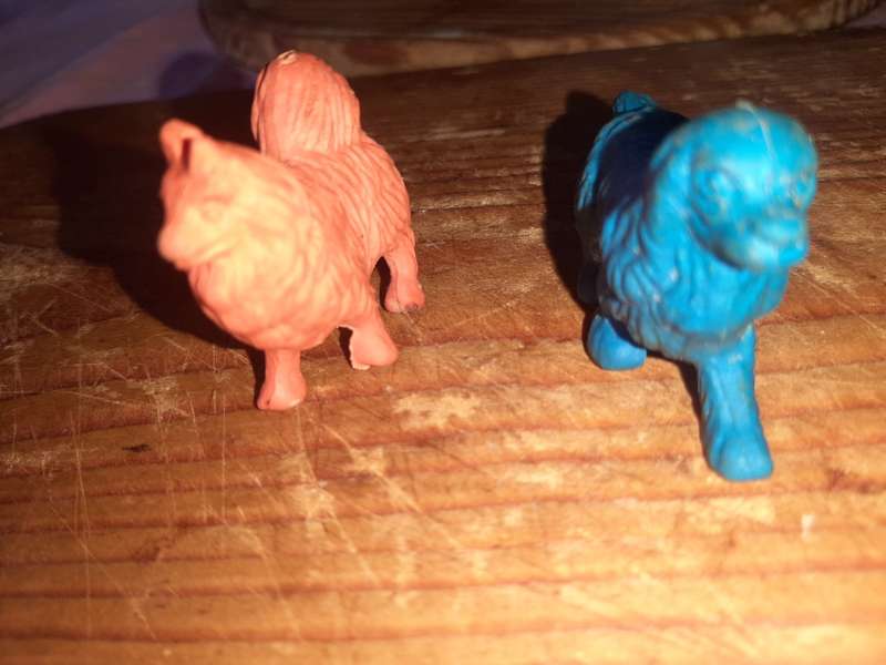 2 erasers Dogs