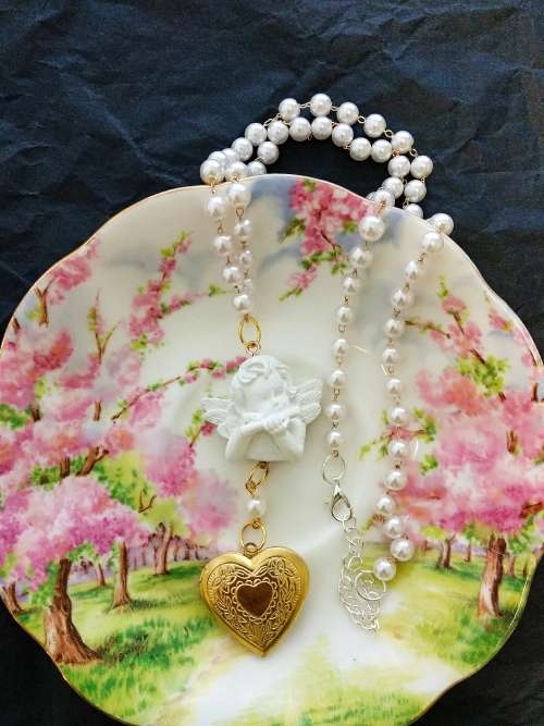 Handmade pearl necklace with locket/Vintage style/Beautiful necklace/Fashion necklace/Special/