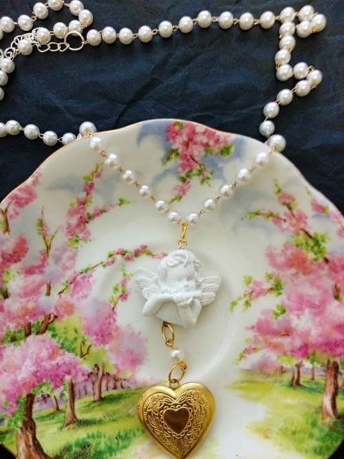 Handmade pearl necklace with locket/Vintage style/Beautiful necklace/Fashion necklace/Special/