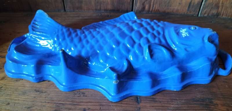 Vintage fish pate mould - heavy - Cast Iron