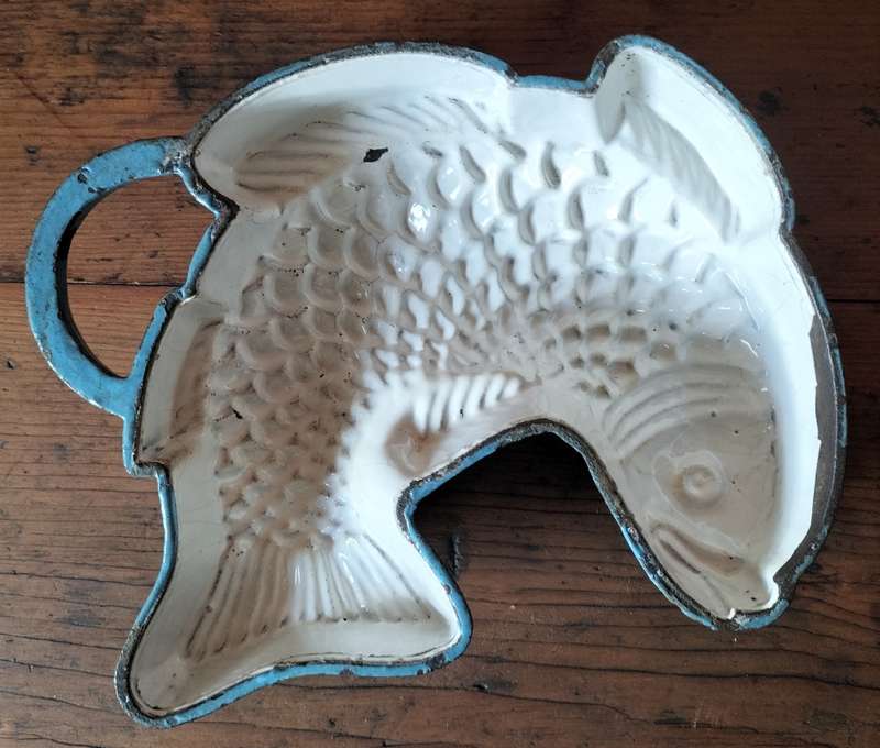 Vintage fish pate mould - heavy - Cast Iron