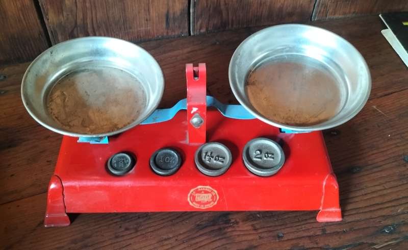 Vintage toy scale (Comes with weights)