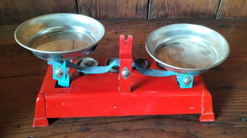 Vintage toy scale (Comes with weights)