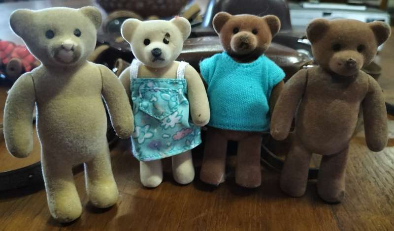 Vintage McDonalds 1999 bears (X4 - Incomplete)