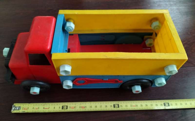 Vintage Tudor Rose `take apart` plastic Truck